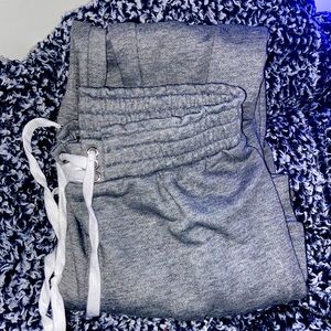 I’m selling a pair of forever 21 sweats never worn